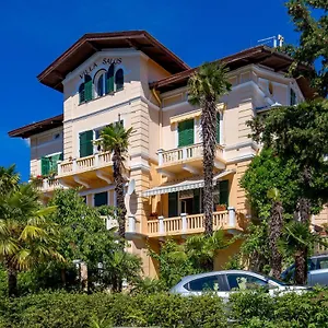  Apartman Salus, Maruna